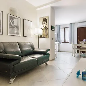 Il Glicine , Lucino Italia
